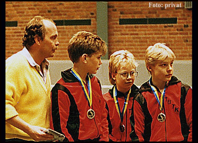 Folke och Tommy Johansson, Henrik Widarsson och Peter Lennartsson i samband med spel om Pojklagspokalen