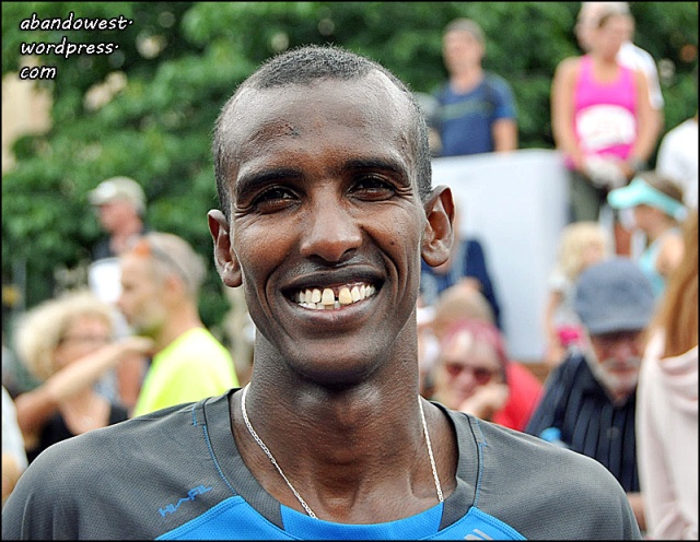 Mustafa Muhamad, Hälle IF, segrare 10 km med tiden 30:38 - Falkenbergs stadslopp 2016