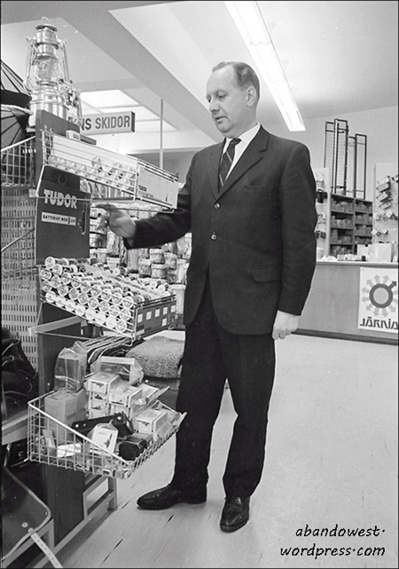 Järnhandlare Olof Ohlsson i Järnia-butiken - 1968
