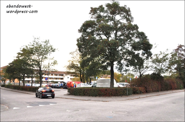 Parkeringsplatsen i kvarteret Falkenbäck - Borgmästargatan / Sveagatan - Varberg - oktober 2016