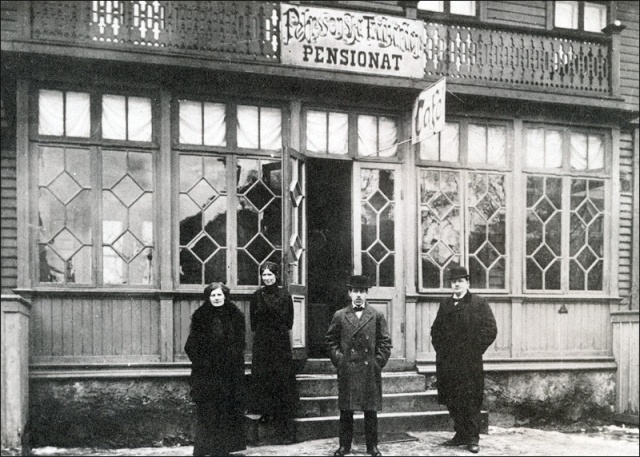 Pehrssonska Trädgården med Pensionat och Café, Varberg - 1915